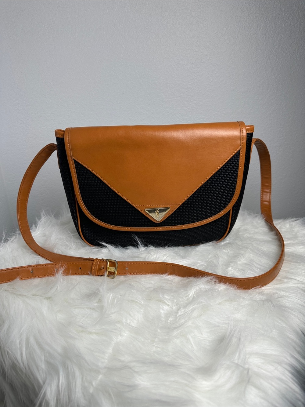 💯Authentic Yves Saint Laurent YSL Vintage Black & Tan Crossbody Shoulder Bag🍀